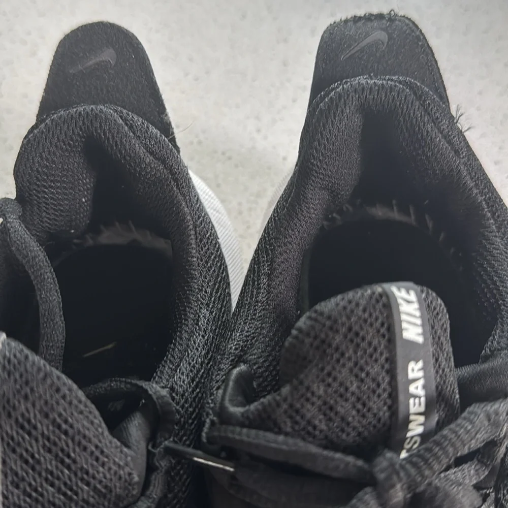 - Nike Viale Black White-SZ 8.5